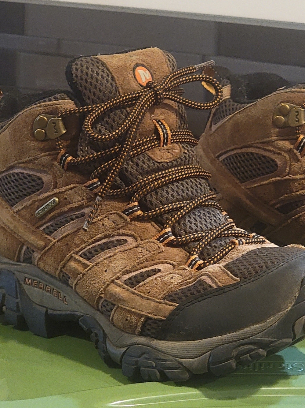 Merrell Moab 3 MID Hiking Boots Men's 8.5  Brown Leather Waterproof Vibram